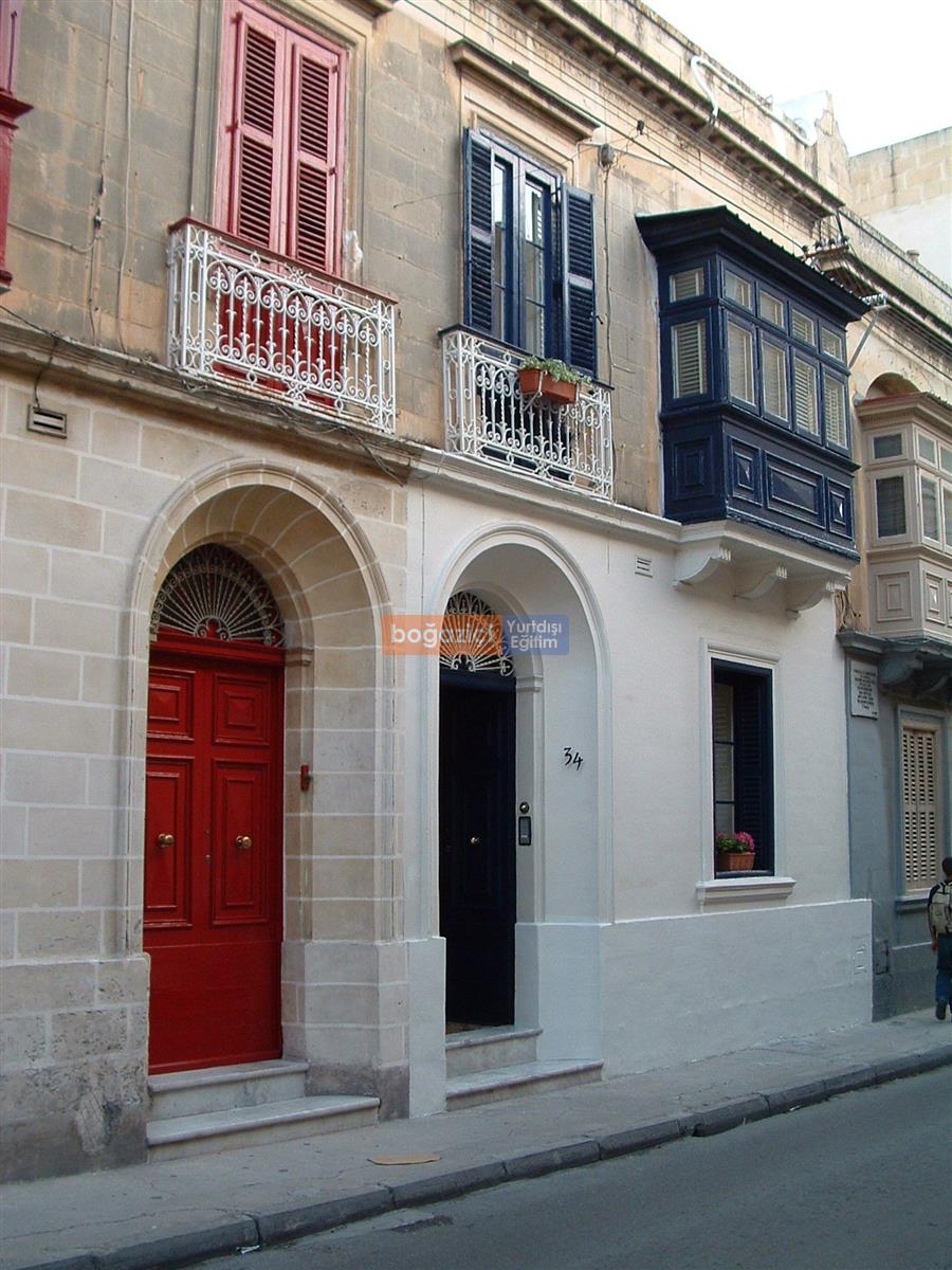 maltese traditional town-house
